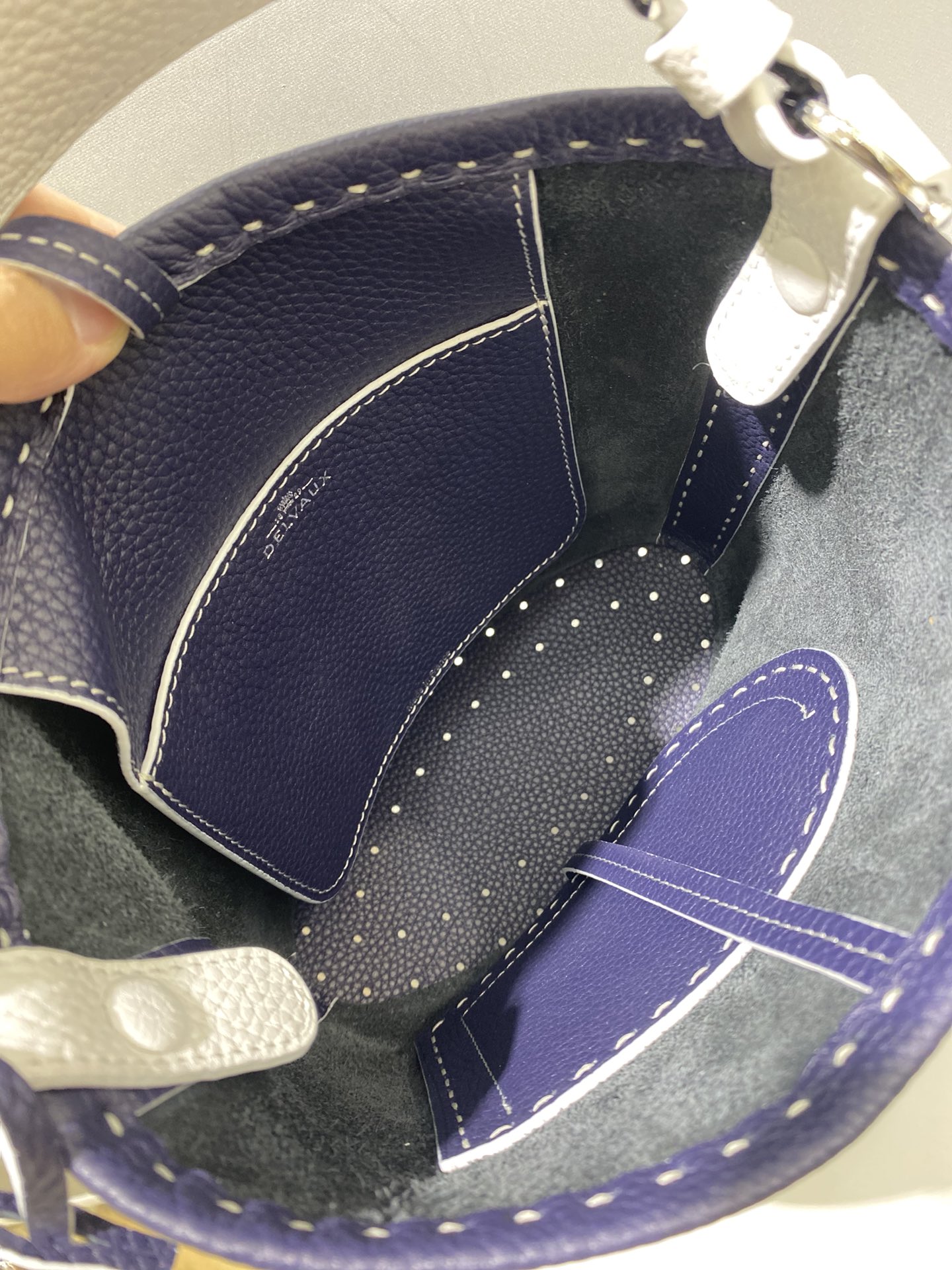 델보 팽 미니 버킷 크로스백